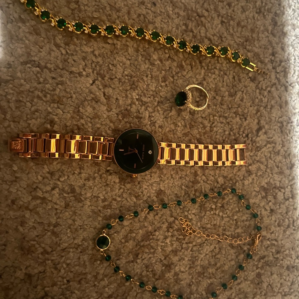 Emerald and Gold jewelry set